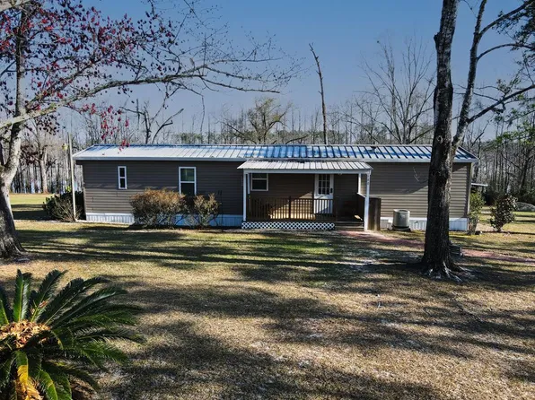 180 W Arm Dr, Wewahitchka, FL 32465