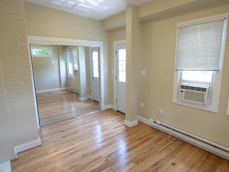 3915 W St NW #4 — Photo 16