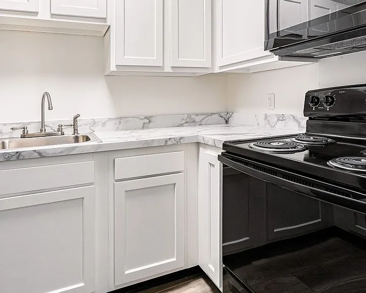 Lindsay Court Apartments — Photo 31