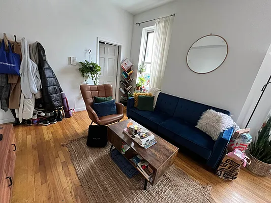 Rented by Delmark Realty LLC | media 40