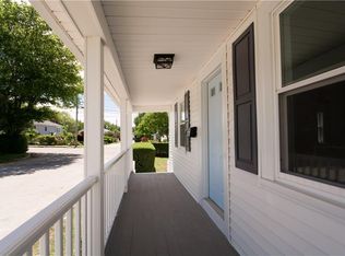 33 Center St, Bristol, RI 02809