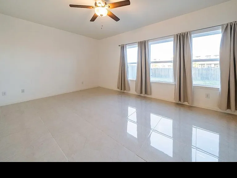 9439 Grand Spark Dr — Photo 6