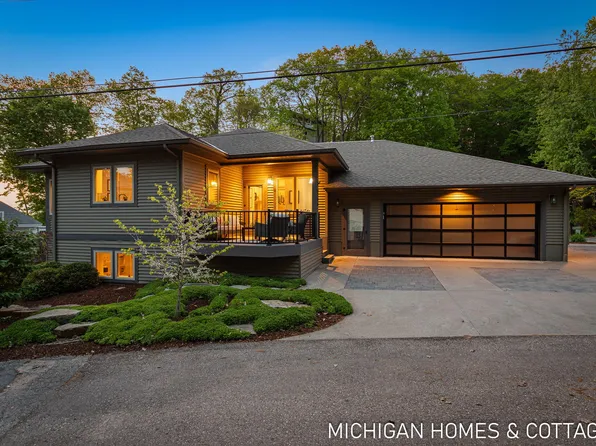 6700 Ratcliff Dr, Holland, MI 49423