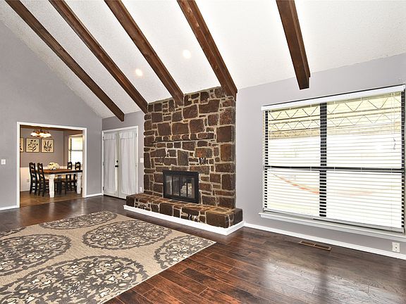 4th image of 5004 S Spruce Dr