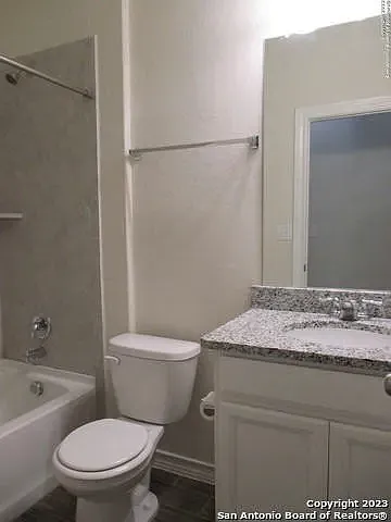 3 bed, 1600 sqft, $1,900 — Photo 2