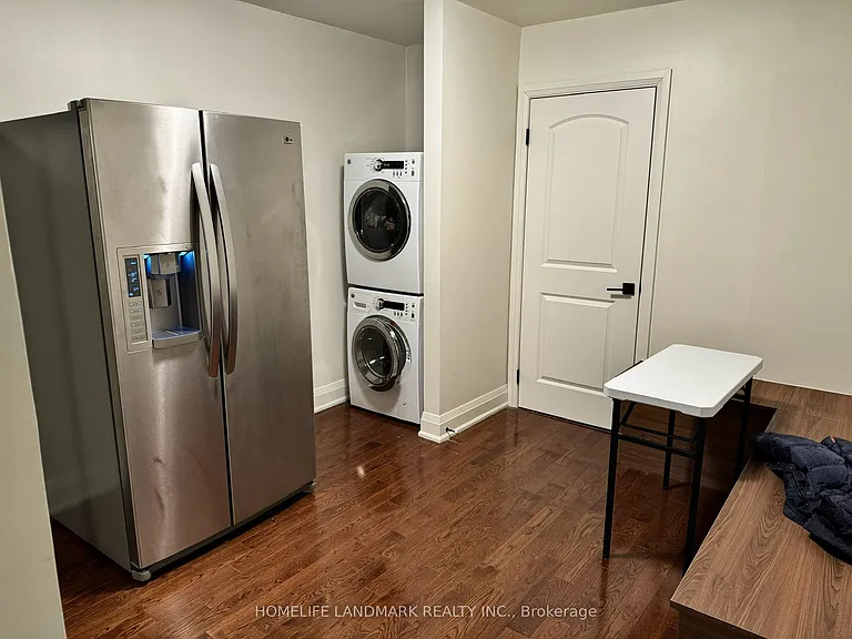 95 Poyntz Ave — Photo 5