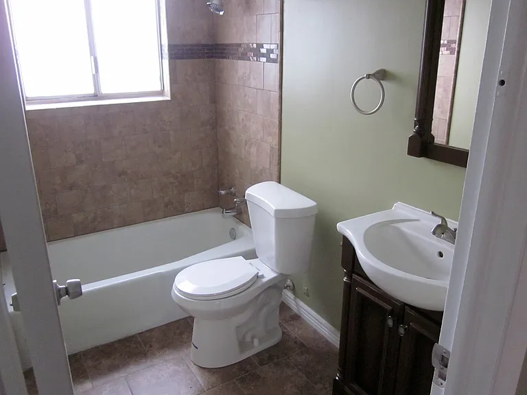1530 S Park St #B — Photo 3
