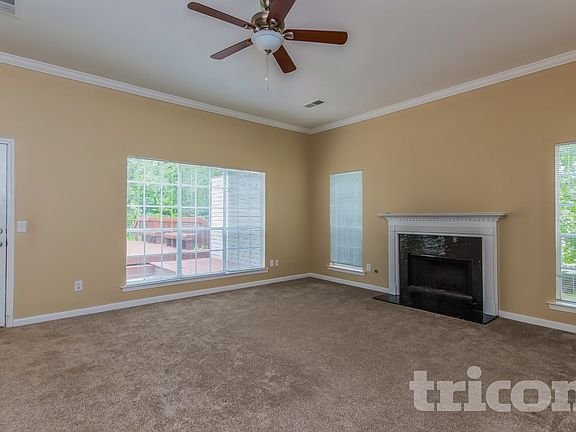 3rd image of 1471 Oakdale Rd
