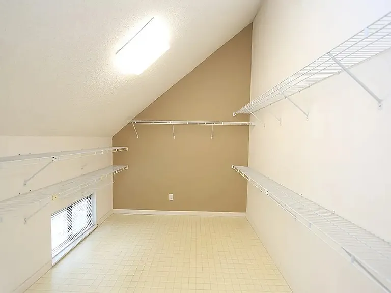 505 Fostoria Ct — Photo 16