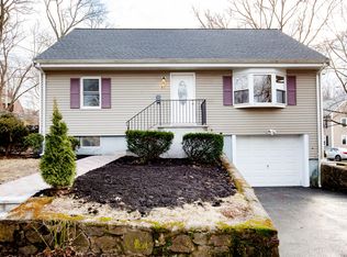33 Burnett St, Melrose, MA 02176
