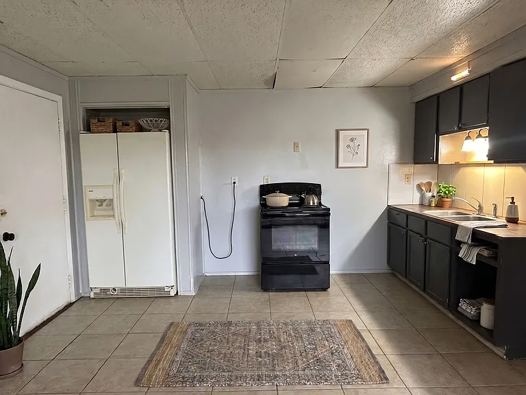1226 Langley Rd — Photo 2