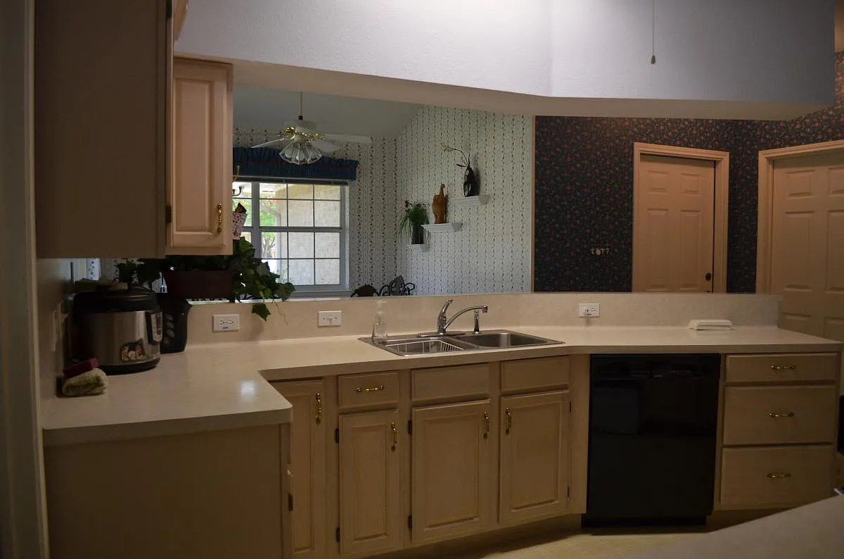 3 bed, 1950 sqft, $2,280 — Photo 4