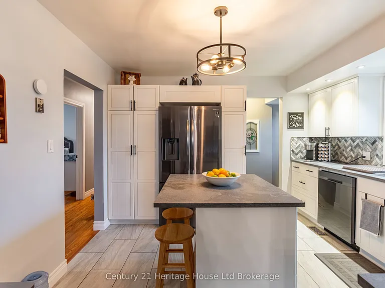 93 James Ave — Photo 16