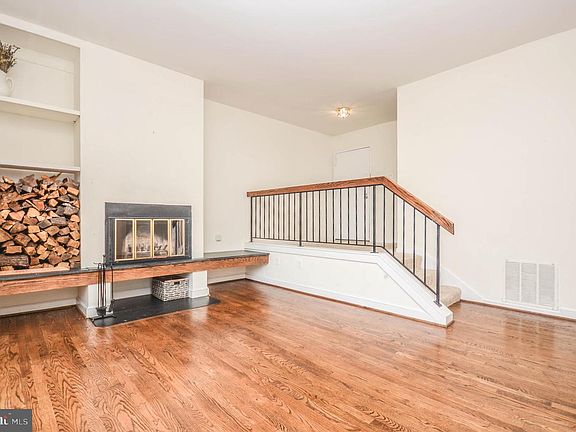 3rd image of 122 Roberts Ln APT 400