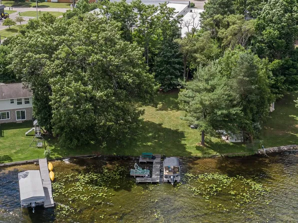 Roselane Dr, Howell, MI 48843