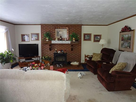 3rd image of 512 E Greenview Dr
