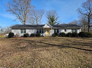 956 Country Ln, Winston Salem, NC 27107