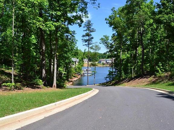 3rd image of 33 Camp Cir