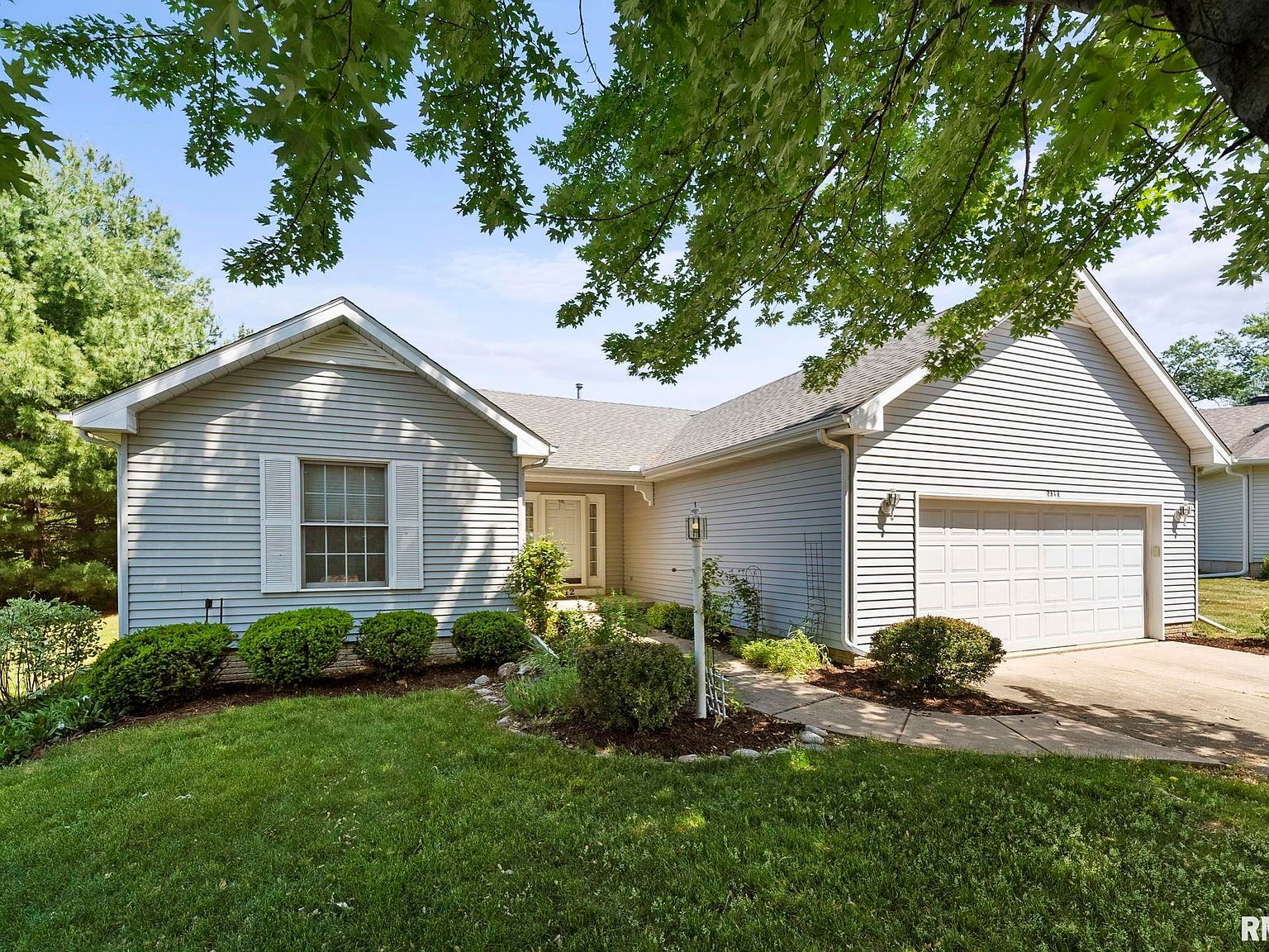 2312 Highland Park Ct, Davenport, IA 52803 | Zillow