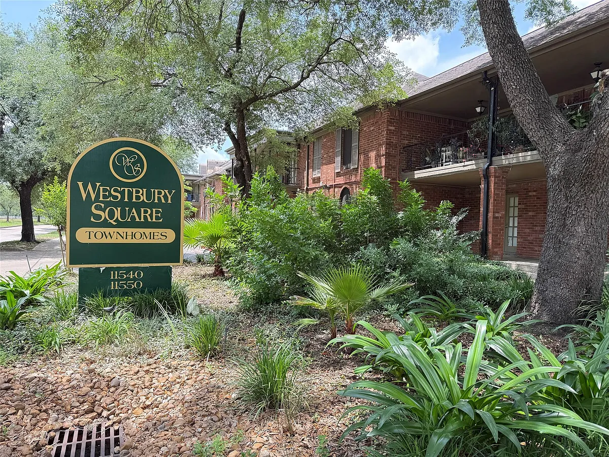 Building Photo - 11550 Chimney Rock Rd #205