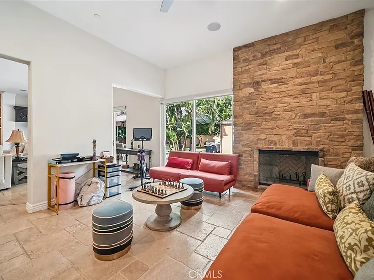 17401 Raymer St — Photo 16
