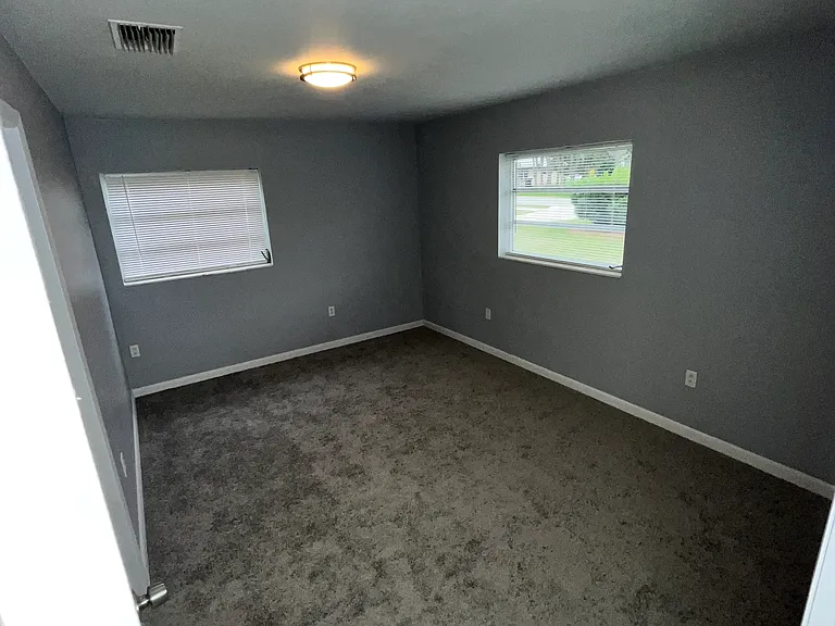 604 S Waldron Ave — Photo 6