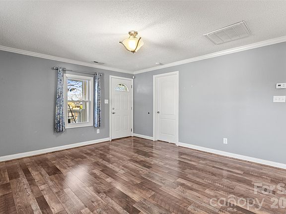 5th image of 107 Belton Ave