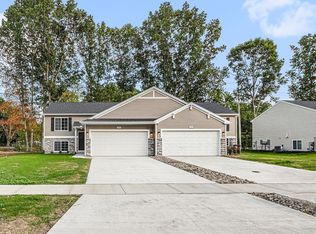 5453 E Karen Ct, Stevensville, MI
