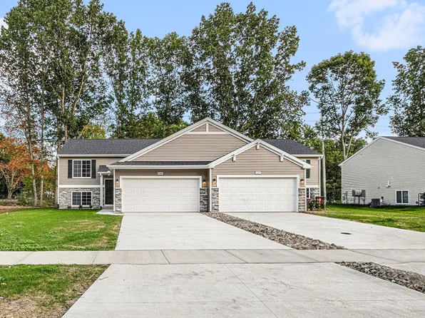 5451 E Karen Ct, Stevensville, MI 49127