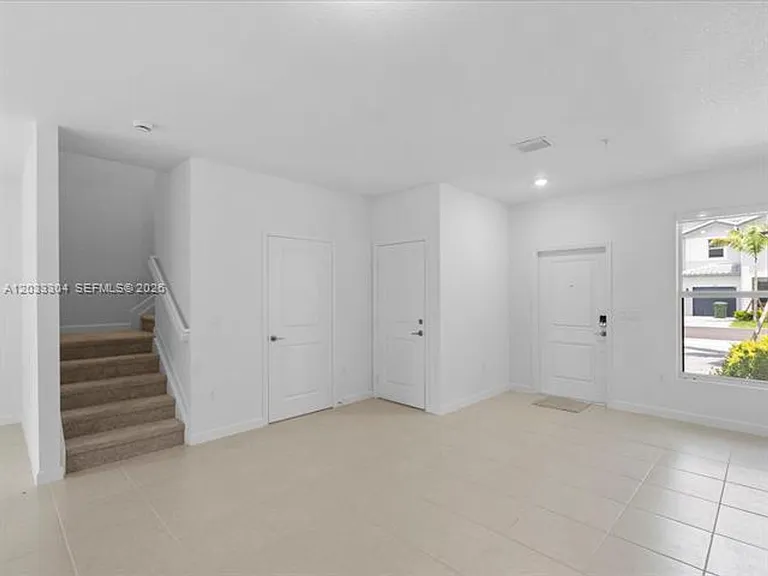106 SW 184th Pl — Photo 12