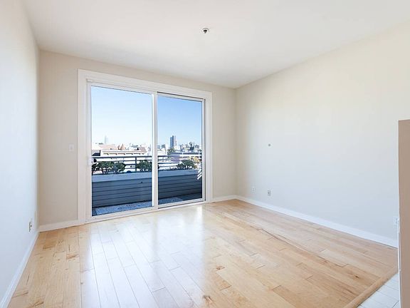 5th image of 2800 California St #402
