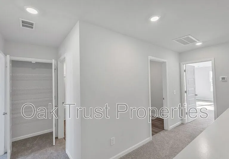 726 Ridgley Dr — Photo 12