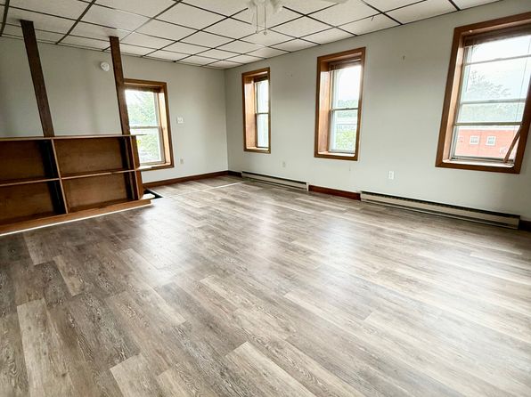 5520 Main St #3