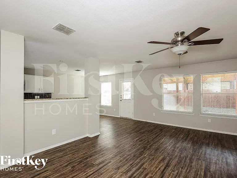 4516 Mountain Oak St — Photo 3