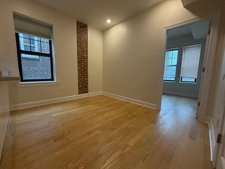 84 Van Wagenen Ave #2R — Photo 7