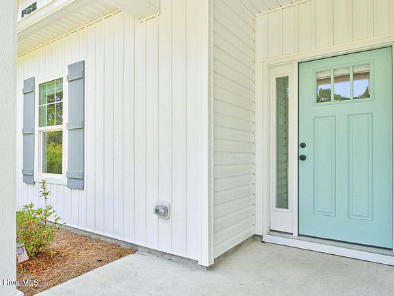 5th image of 342 Shore Court NW