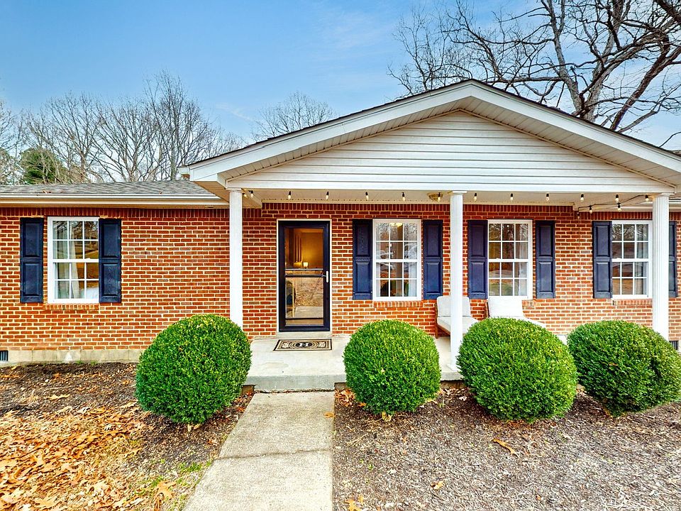 1st image of 1007 Twin Oaks Dr