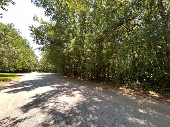 106 Brookwood Ln, Greenwood, SC 29646