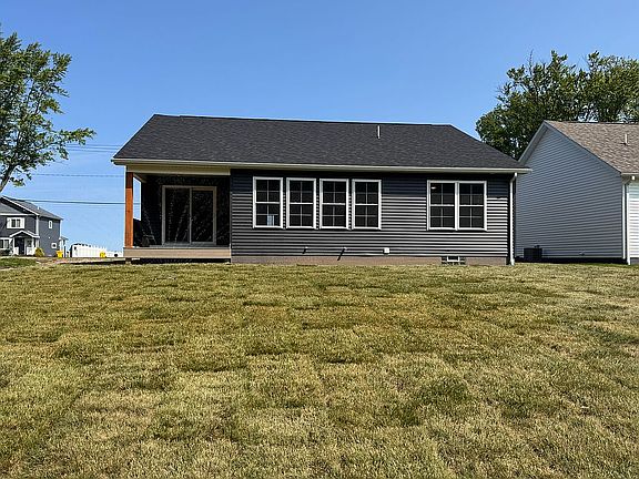 4th image of 975 Lake Rd