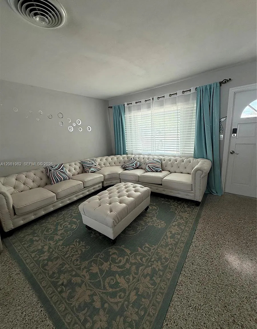 3 bed, 3.0 bath, $5,000 — Photo 3