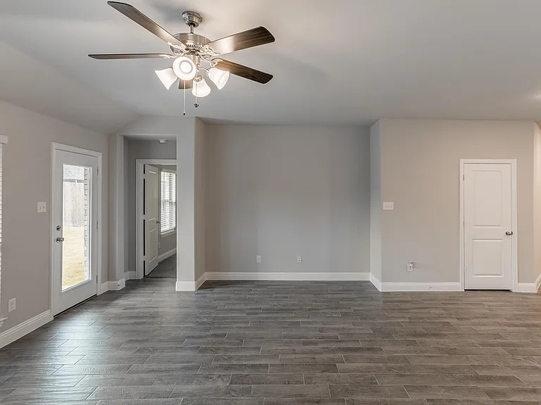 5917 Bellflower Dr — Photo 12