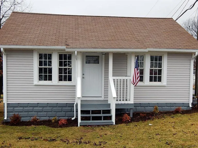 301 Thompson Rd — Photo 2