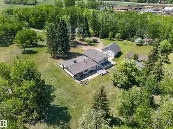 22048 Township Rd #522, Strathcona County, AB T8E 1G2