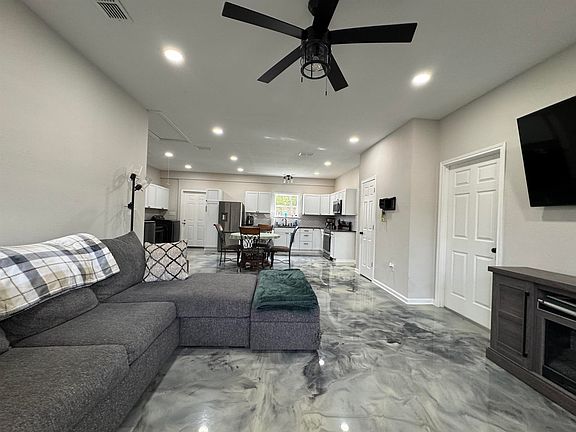 3rd image of 1802 Myrtlewood Dr