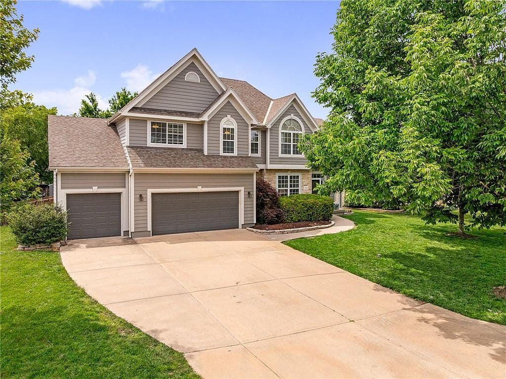 10122 Theden Cir, Lenexa, KS 66220 | Zillow