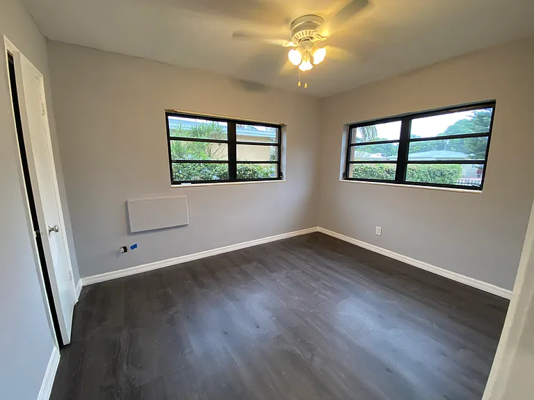 15861 NE 14th Ct — Photo 17