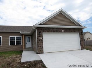 630 Racastle Rd, Chatham, IL 62629