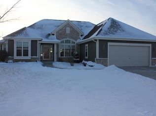 1314 Bluebird Ct, Oconomowoc, WI 53066