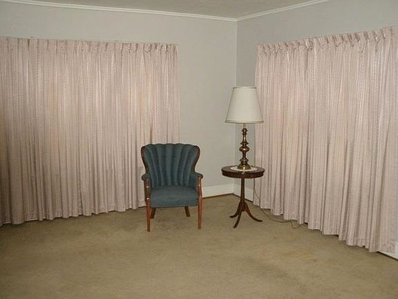 4th image of 224 Barton Ave