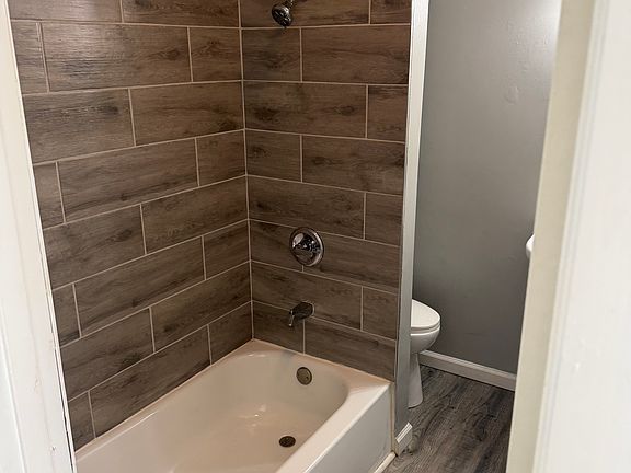 5th image of 1420 N Milton Ave #1